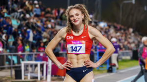Atleta chilena con el dorsal 147 en la pista de los Juegos Suramericanos