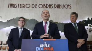 Ministro de Obras Públicas presenta las obras de Chile Despega en el MOP